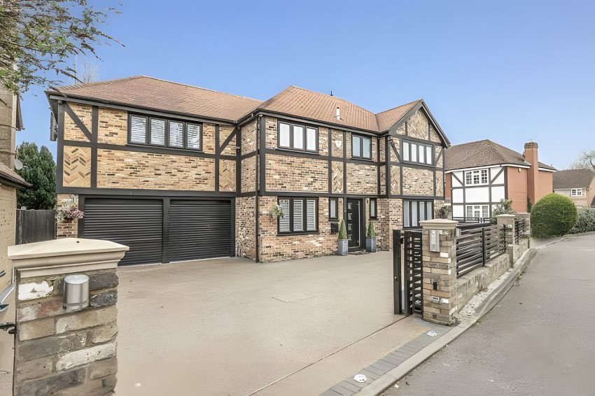 Images for Lambourne Close, Chigwell, Essex EAID:3131305421 BID:11055924